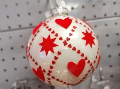 Boule blanche décor rouge