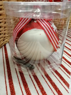 Boule de Noël personnalisable rouge avec motifs et noeud