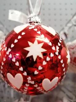 boule rouge décor blanc