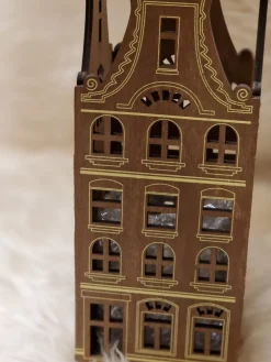 Lanterne en forme de maison