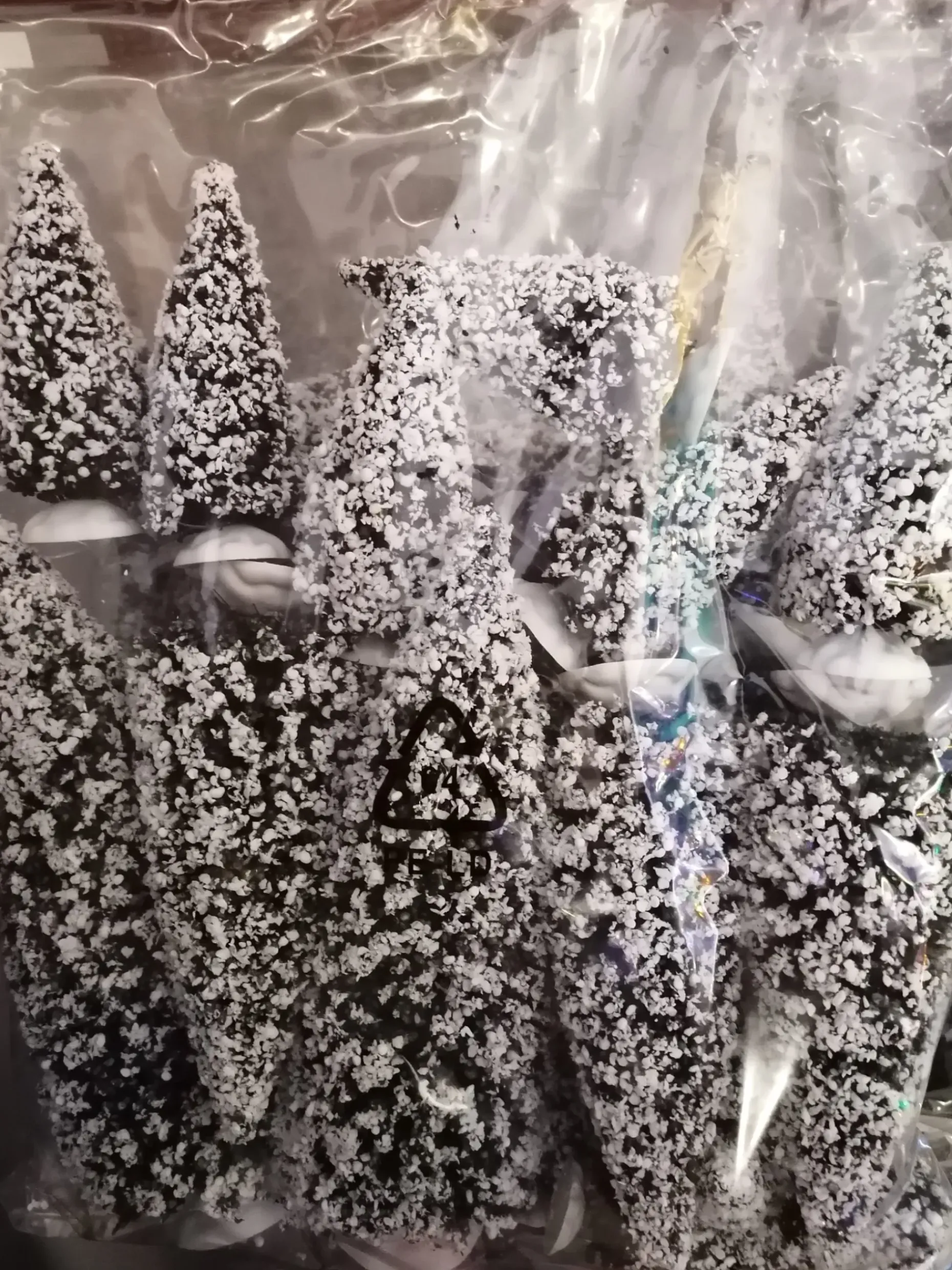 Lot de sapins enneigés