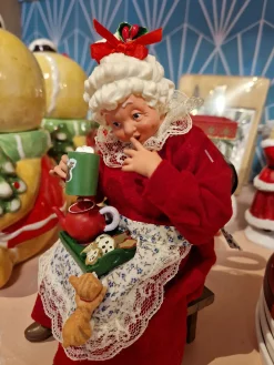 Mère Noel prend son gouter