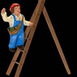 Petit cueilleur d&rsquo;olives à l&rsquo;échelle