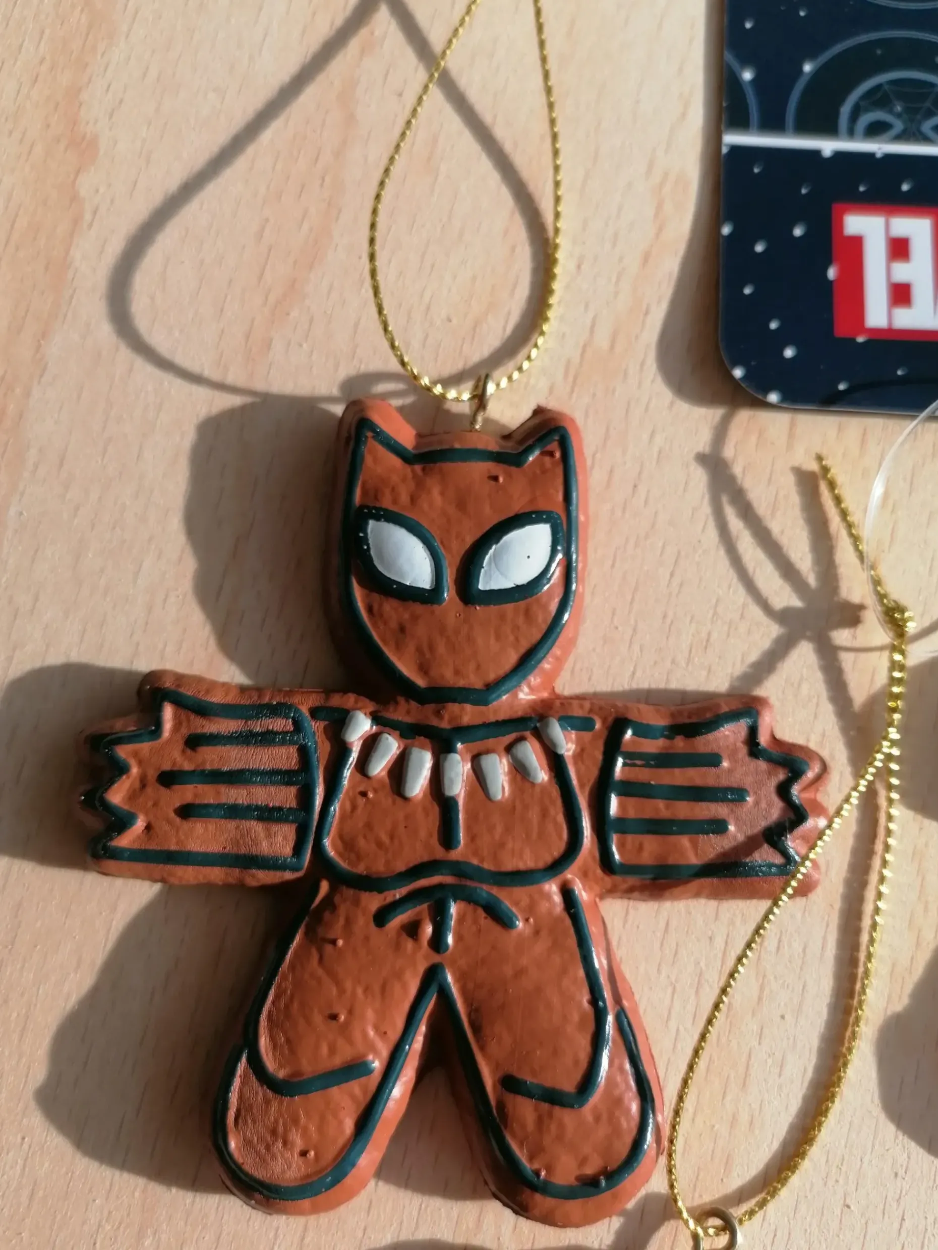 Suspension pain d’épices Black Panthere