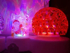 Veilleuse rouge – Père Noël et cadeau