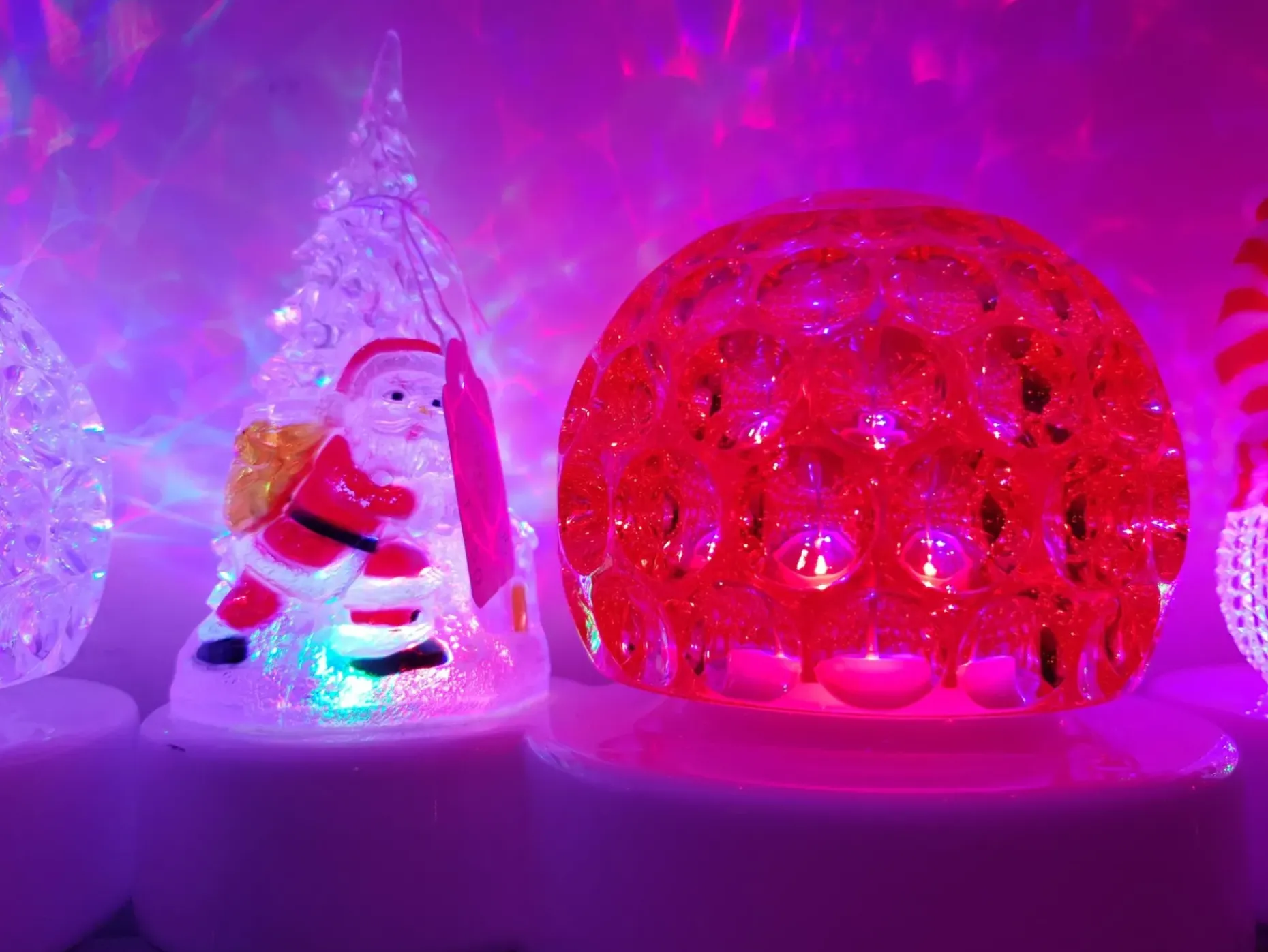 Veilleuse rouge – Père Noël et sapin